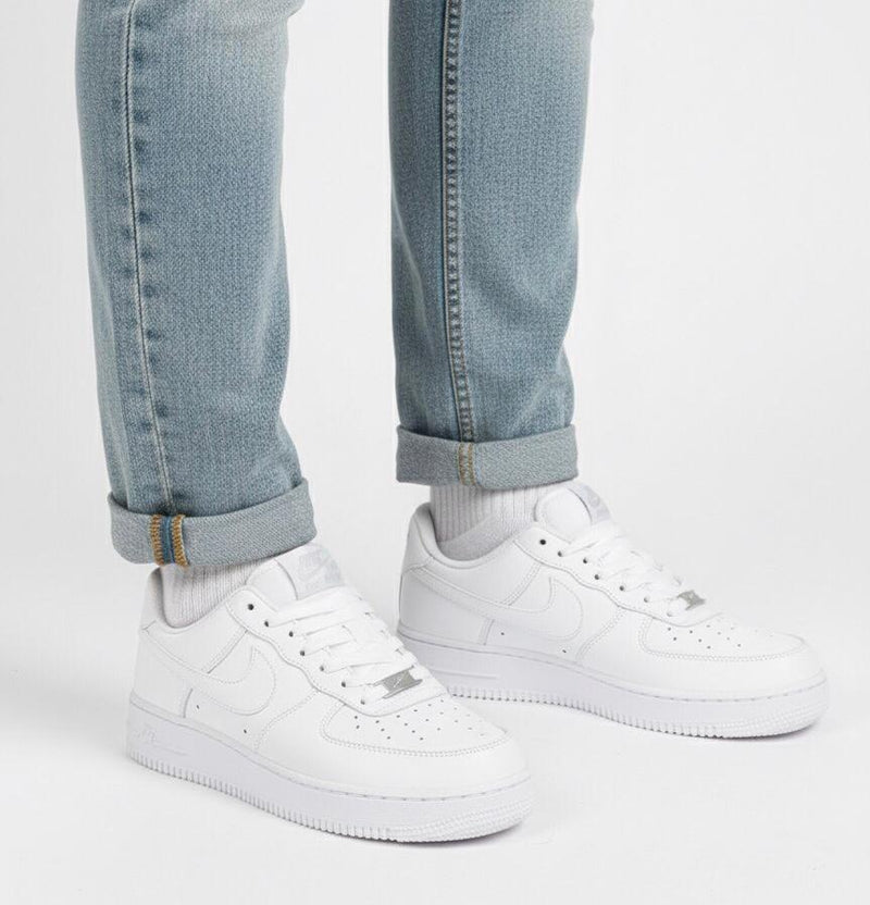White Sneakers – Timeless & Versatile